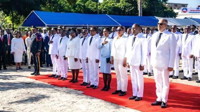 18-mai-quand-des-dirigeants-indignes-celebrent-le-Drapeau-