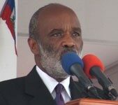 Le chef de l’état prône le dialogue après le vote de la loi sur le salaire minimum par le parlement