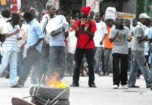 Les étudiants continuent de manifester