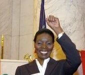 Sonia Pierre reçoit Le Prix du Courage Féminin