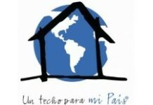 Des jeunes Dominicains construisent bénévolement des habitations en Haïti.