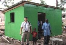 Haïti, Petit-Goâve: construction en cours de 3000 logements provisoires