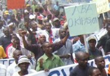 Des manifestants préconisent l’option de la table rase