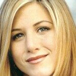 Jennifer Aniston achète une toile pour reconstruire Haïti