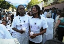 Une marche pacifique a été organisée en mémoire des victimes du 12 janvier