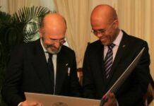 Un ancien ambassadeur d’Espagne décoré en Haïti
