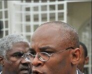 Un juriste estime que Michel Martelly n’est pas obligé de soumettre ses documents à la commission sénatoriale