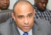 Le Premier Ministre doit négocier un accord avec les sénateurs