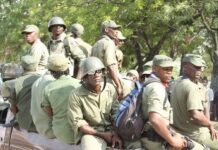 Spectaculaire déploiement des militaires démobilisés devant le Parlement