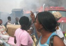 Une grande partie du marché du Port ravagée par les flammes