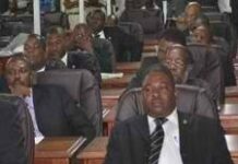 Les sénateurs de l’opposition annoncent le boycott de l’assemblée nationale