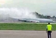 Un avion militaire endommagé lors du décollage