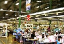 Pamela White et James Brewster
visitent le parc industriel CODEVI