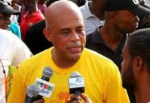 Martelly défend le carnaval des fleurs