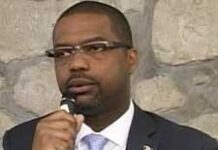 François Guillaume II au participe à un forum au Canada