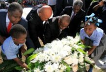 Martelly dépose une gerbe de fleurs aux pieds des héros de l’indépendance à Vertieres,