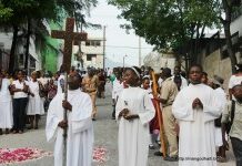 Les fideles catholiques ont marché à l’occasion de la fête de Pâque.