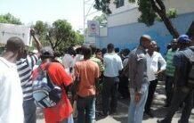 Les candidats exclus lancent une offensive contre le CEP