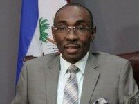 Evans Paul tente de trouver une solution à la crise