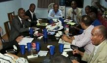 Le G-8 condamne la validation de pouvoirs et la prestation des élus