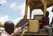 Moïse visite les infrastructures routières en construction à Camperrin