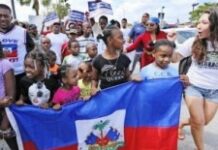 Des bénéficiaires de TPS poursuivent l’administration Trump