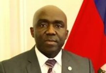 Léon Charles limoge plusieurs officiers supérieurs