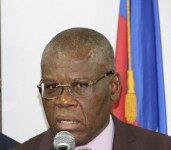 Le premier ministre Joseph Jouthe est prêt à changer de directeur général si Léon Charles ne donne pas de résultats